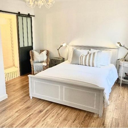 Stunning Bedroom Overlooking The Charente Bourg-Charente Exteriör bild