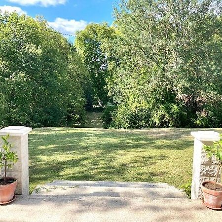 Stunning Bedroom Overlooking The Charente Bourg-Charente Exteriör bild